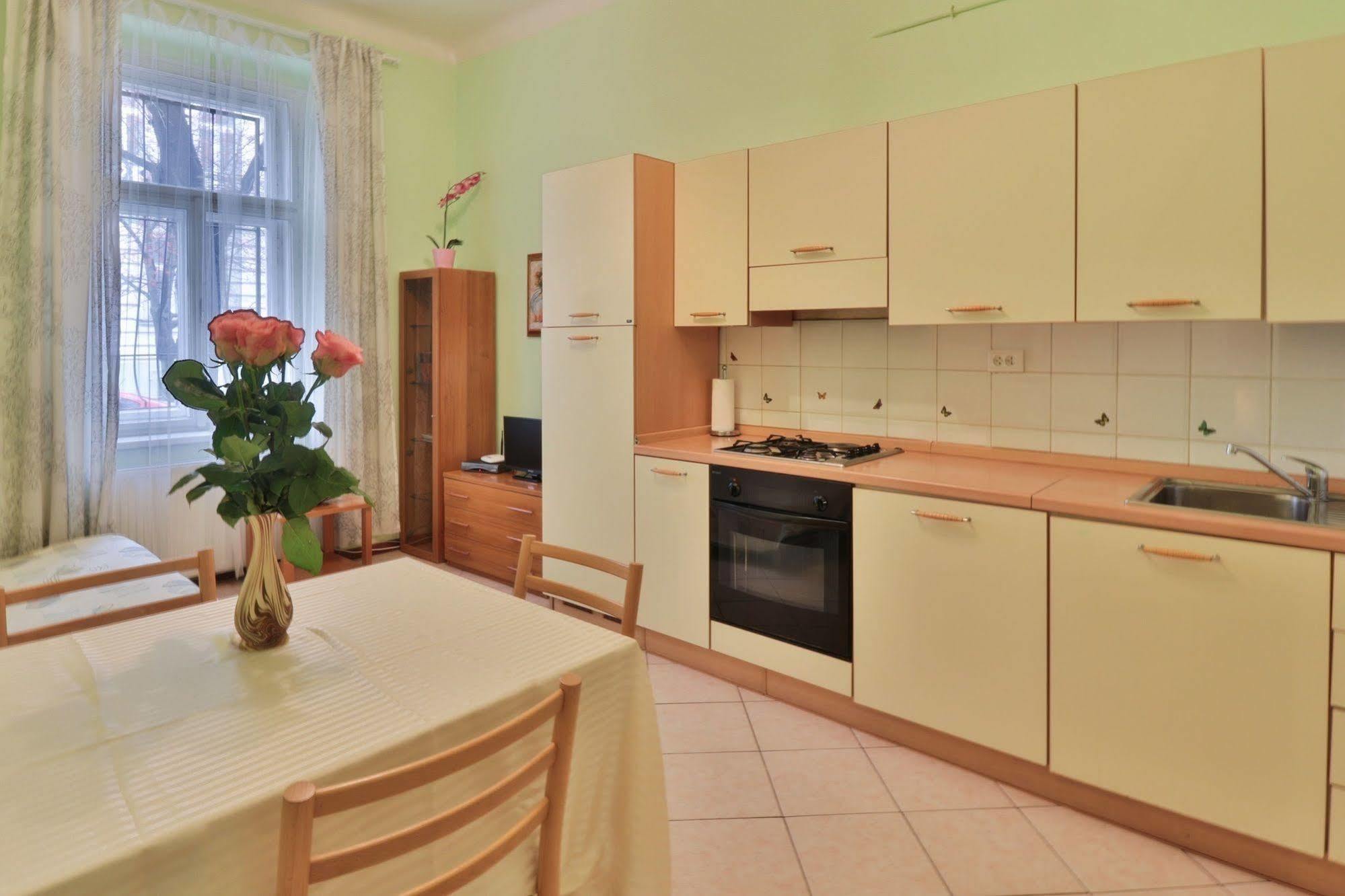 Apartment Na Kozacce 6 Prague Exterior photo